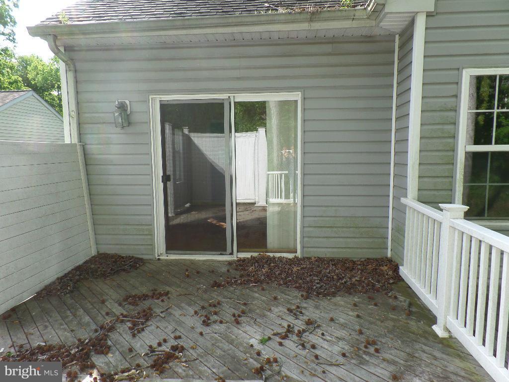 2834 Carrollton Road Annapolis, MD 21403 - Photo 6 of 28 Master deck