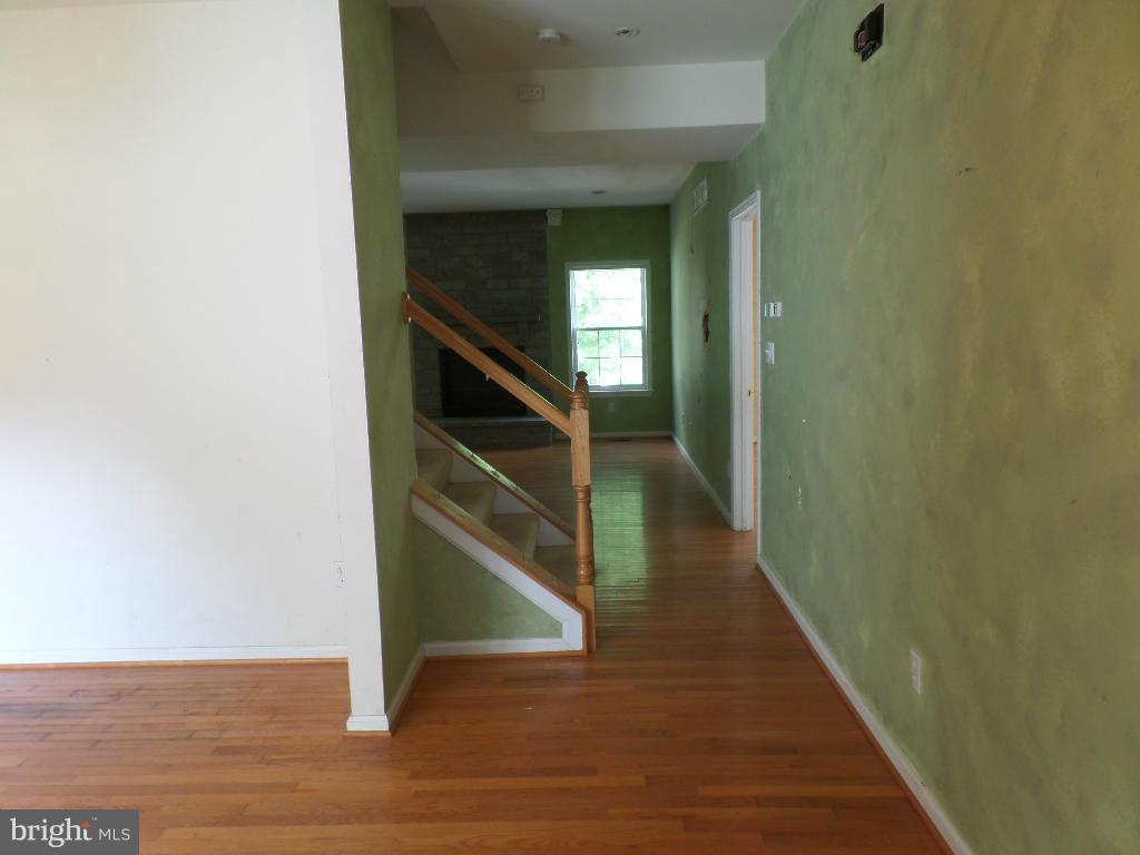 2834 Carrollton Road Annapolis, MD 21403 - Photo 9 of 28 Interior (General)