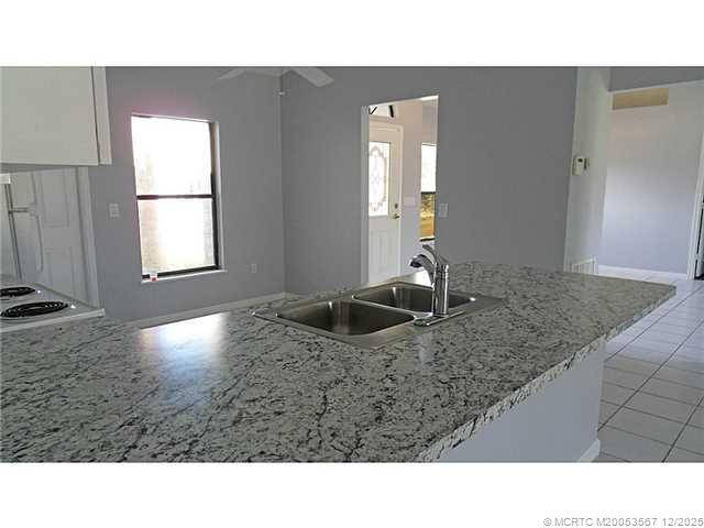 699 Southwest Hoffenberg Avenue Port St. Lucie, FL 34953 - Photo 10 of 26 Kitchen. Breakfast bar