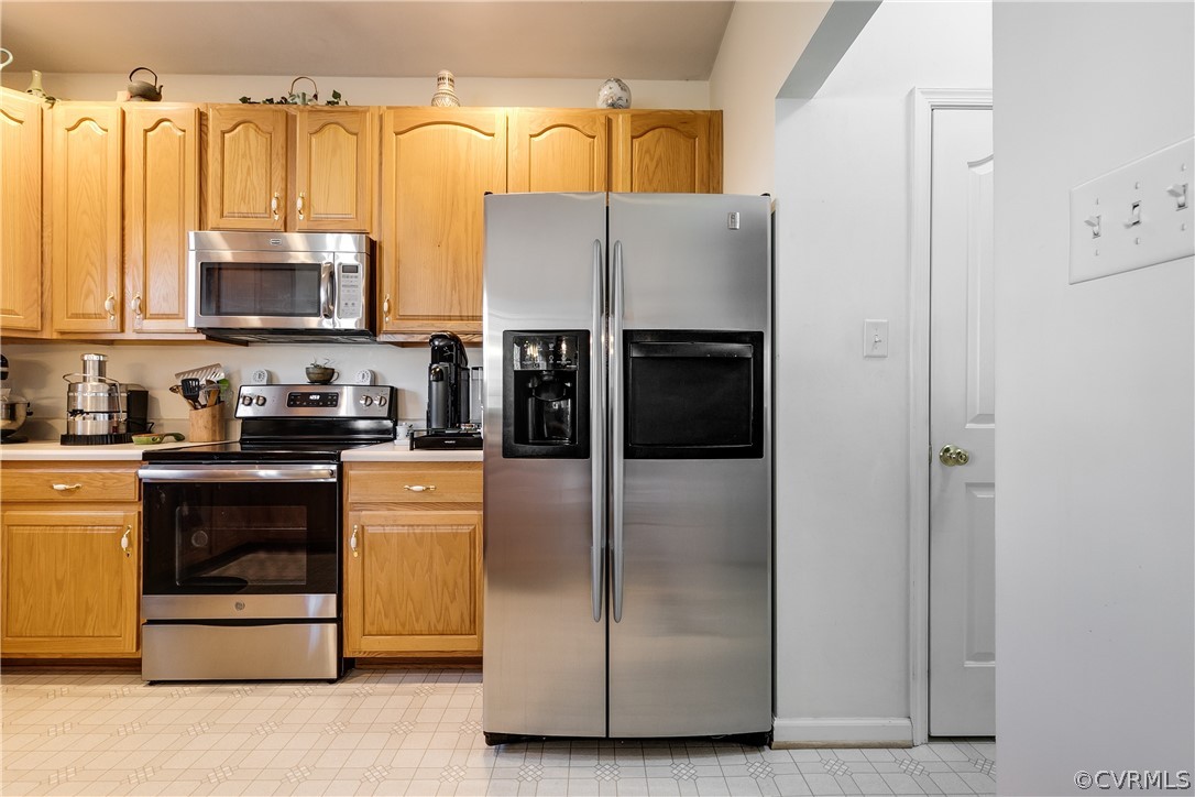 14624 Clover Ridge Lane Chesterfield, VA 23832 - Photo 32 of 47 Stainless Fridge stays!