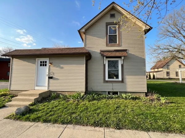 $219,900 | 109 South Washington Street, Genoa, IL 60135