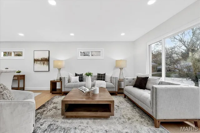 $519,000 | 2 Thorncliff Lane, Kirkwood, MO 63122