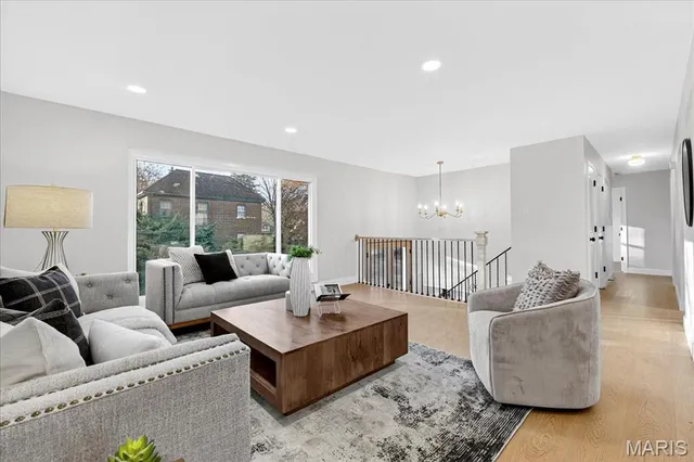 $519,000 | 2 Thorncliff Lane, Kirkwood, MO 63122