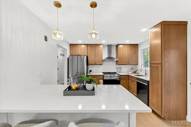 $519,000 | 2 Thorncliff Lane, Kirkwood, MO 63122