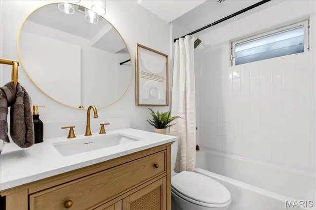 $519,000 | 2 Thorncliff Lane, Kirkwood, MO 63122