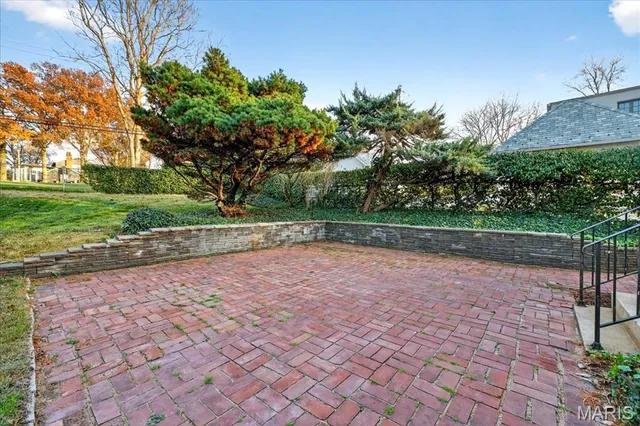 $519,000 | 2 Thorncliff Lane, Kirkwood, MO 63122