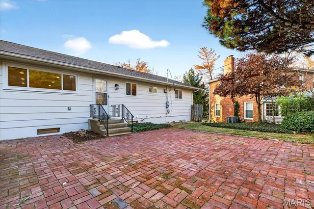 $519,000 | 2 Thorncliff Lane, Kirkwood, MO 63122