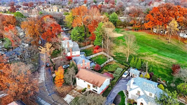 $519,000 | 2 Thorncliff Lane, Kirkwood, MO 63122