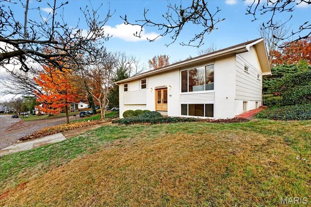 $519,000 | 2 Thorncliff Lane, Kirkwood, MO 63122