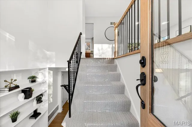 $519,000 | 2 Thorncliff Lane, Kirkwood, MO 63122