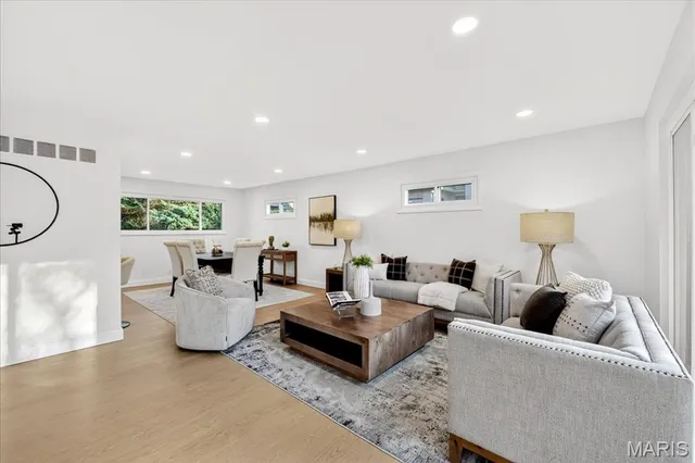 $519,000 | 2 Thorncliff Lane, Kirkwood, MO 63122