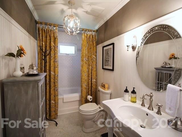 4622 Edgeland Road Edgemoor, SC 29712 - Photo 16 of 29 a bathroom with a sink a toilet and shower