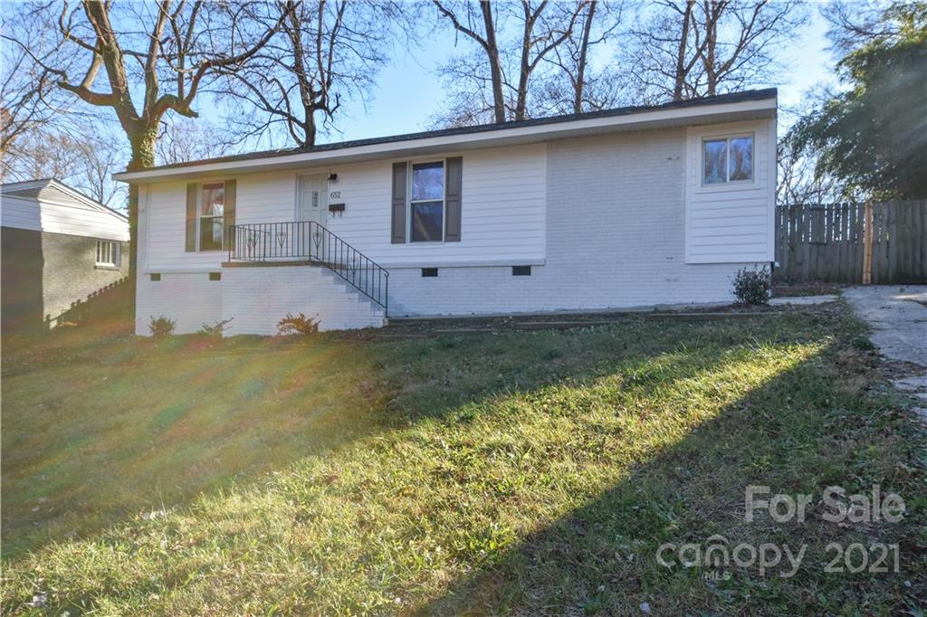 652 Manhasset Road Charlotte, NC 28209 - Photo 2 of 26