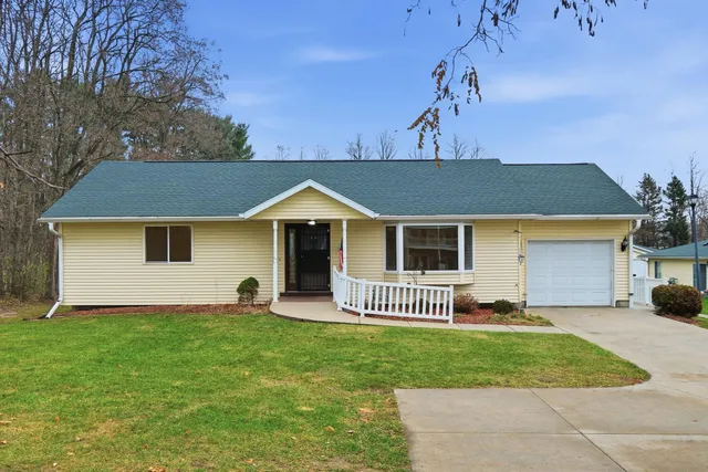 $249,900 | 305 Mack Drive, Unit 9, Reedsburg, WI 53959