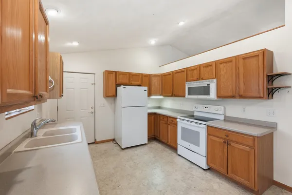 $224,900 | 305 Mack Drive, Unit 9, Reedsburg, WI 53959