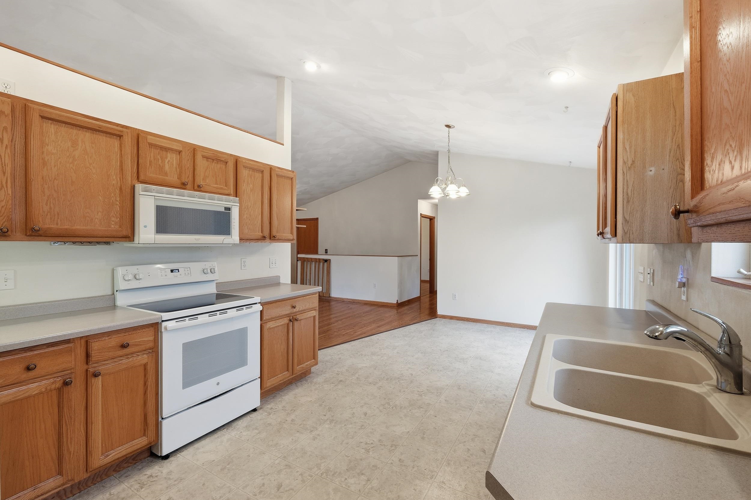 305 Mack Drive, Unit 9 Reedsburg, WI 53959 - Photo 12 of 31