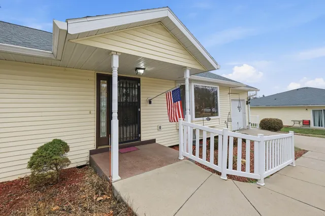 $249,900 | 305 Mack Drive, Unit 9, Reedsburg, WI 53959