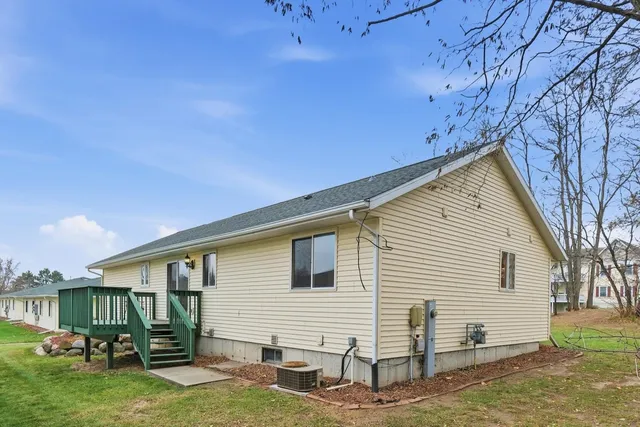 $249,900 | 305 Mack Drive, Unit 9, Reedsburg, WI 53959