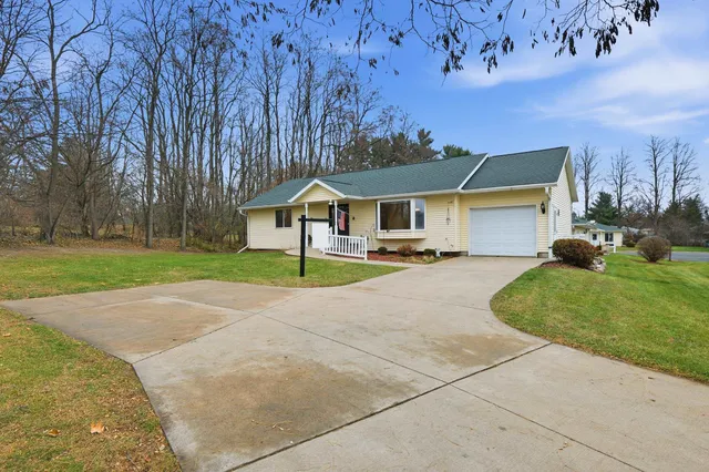 $249,900 | 305 Mack Drive, Unit 9, Reedsburg, WI 53959