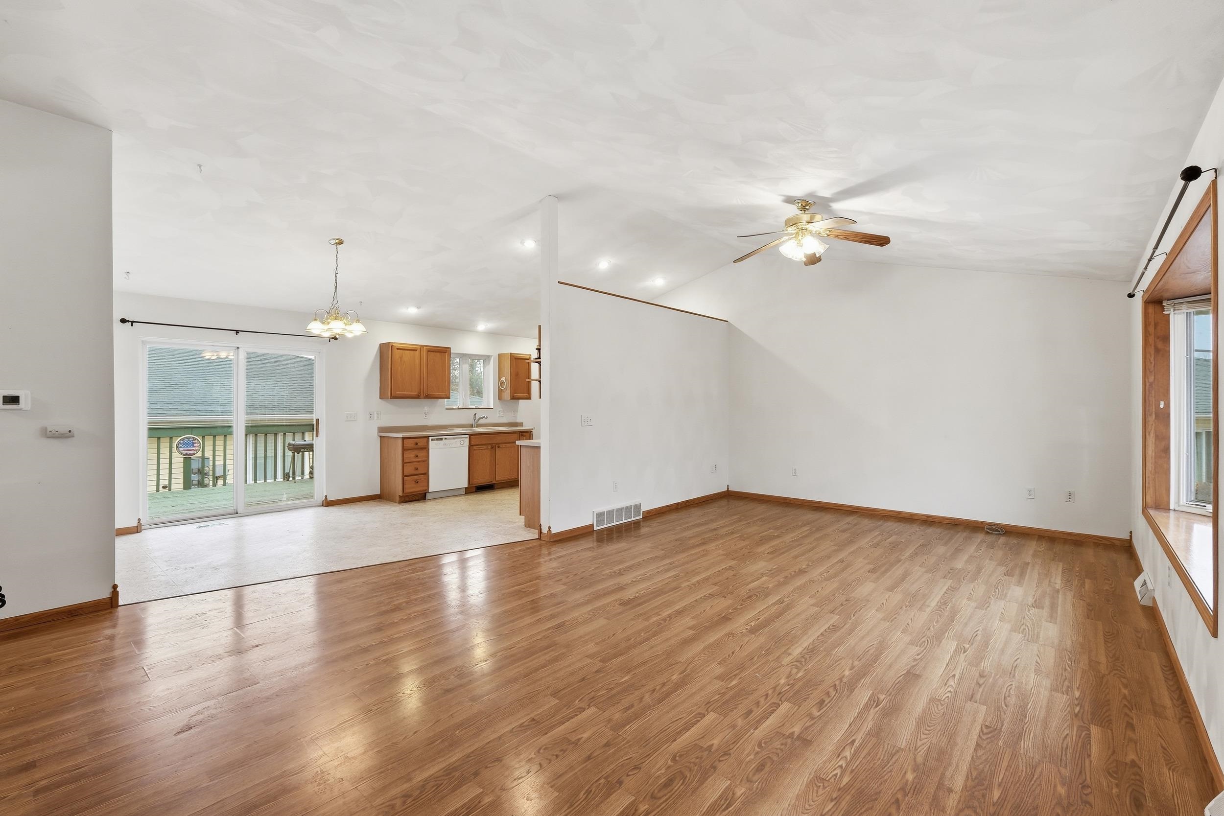 305 Mack Drive, Unit 9 Reedsburg, WI 53959 - Photo 3 of 31