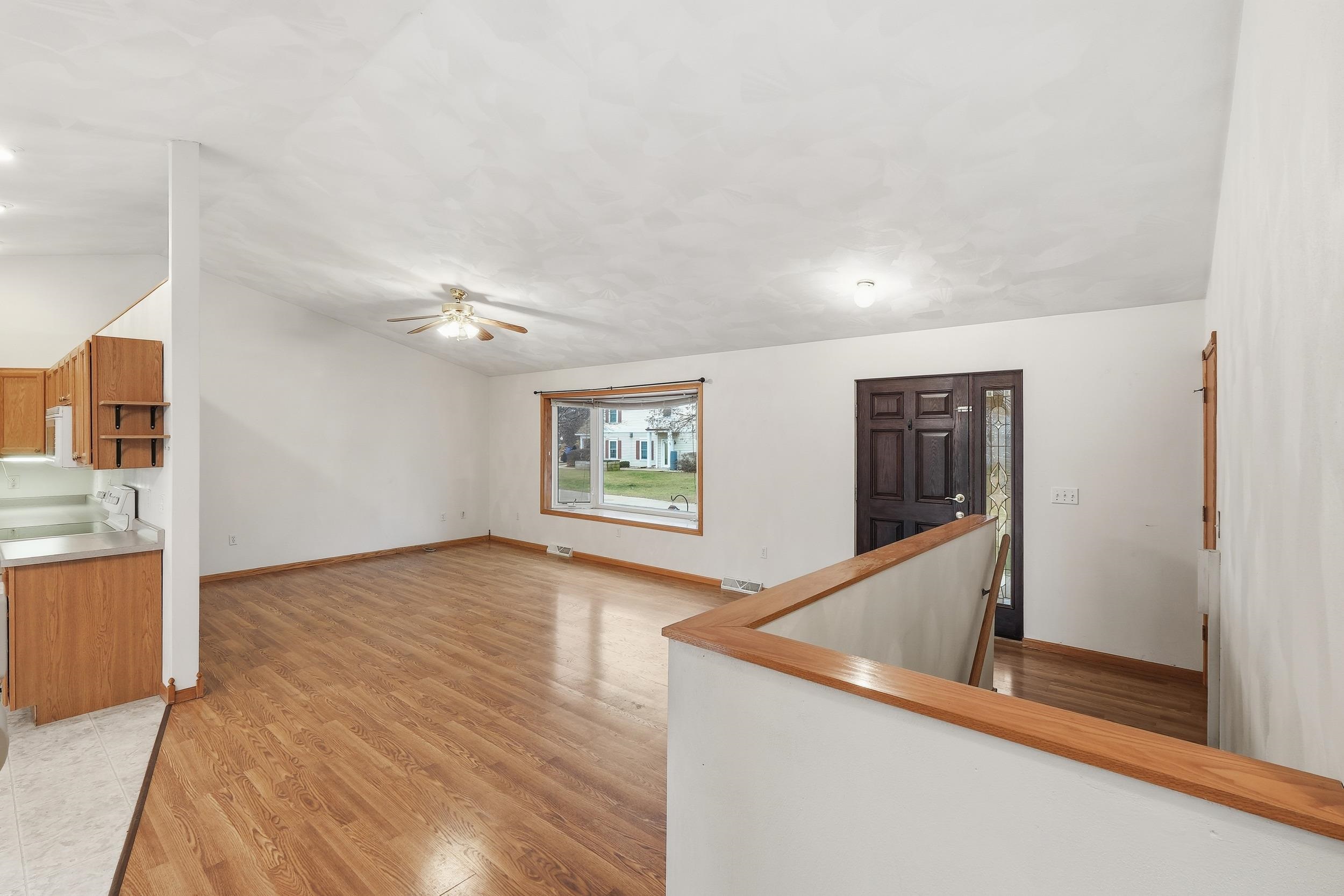 305 Mack Drive, Unit 9 Reedsburg, WI 53959 - Photo 6 of 31