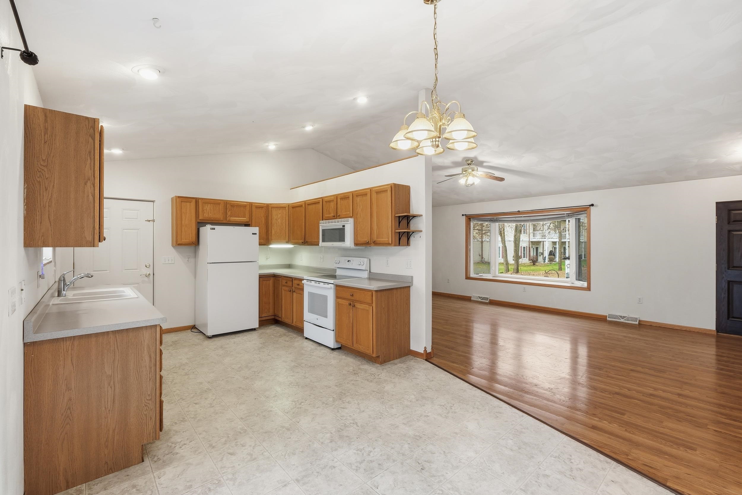 305 Mack Drive, Unit 9 Reedsburg, WI 53959 - Photo 9 of 31