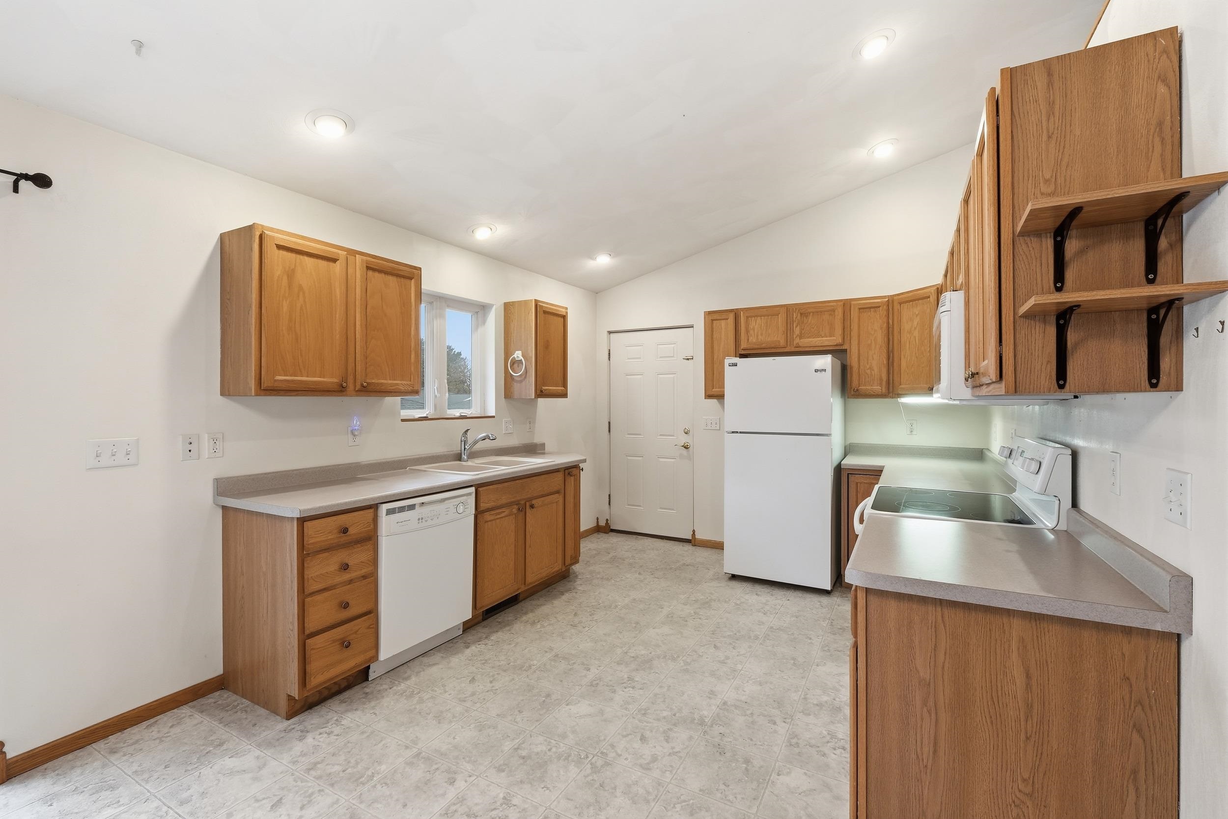 305 Mack Drive, Unit 9 Reedsburg, WI 53959 - Photo 10 of 31