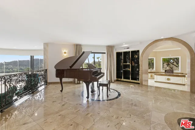 $5,250,000 | 24366 La Masina Court, Calabasas, CA 91302