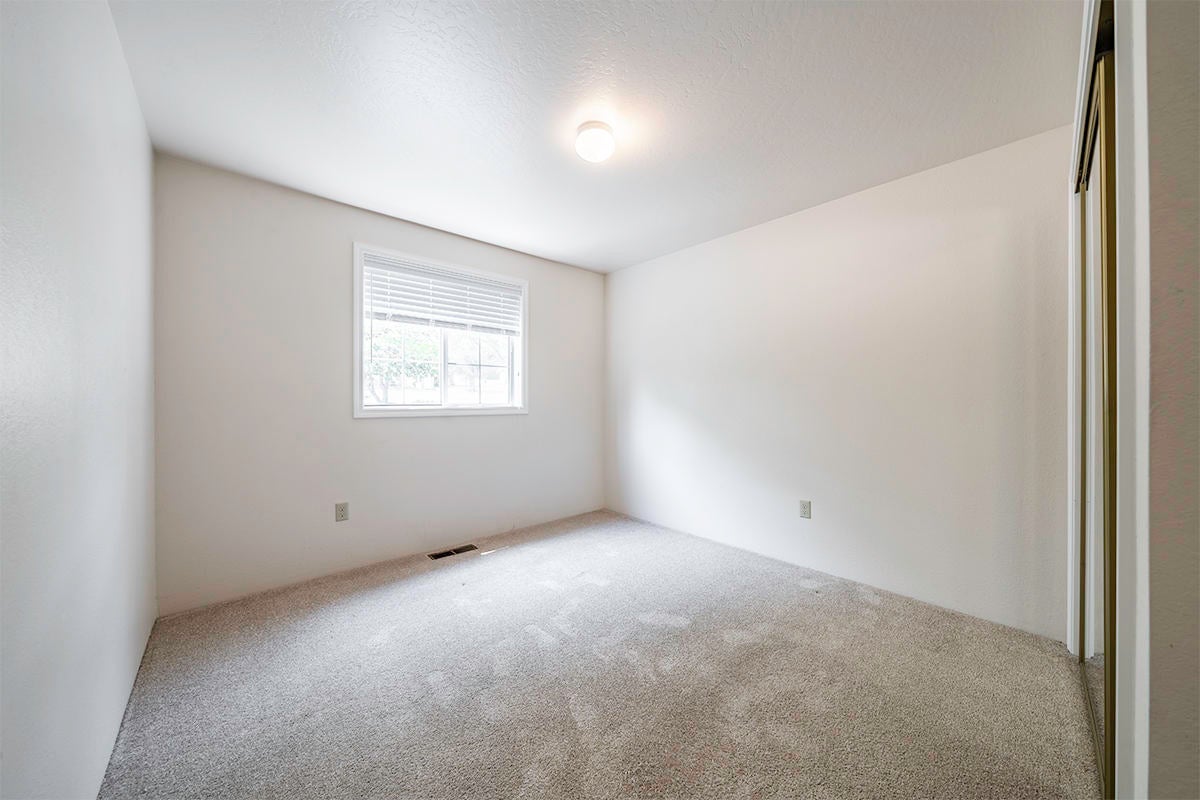 3989 Livingston Road Central Point, OR 97502 - Photo 26 of 31 20