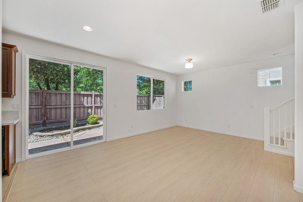 1016 Impressionist Loop Roseville, CA 95747 - Photo 5 of 29