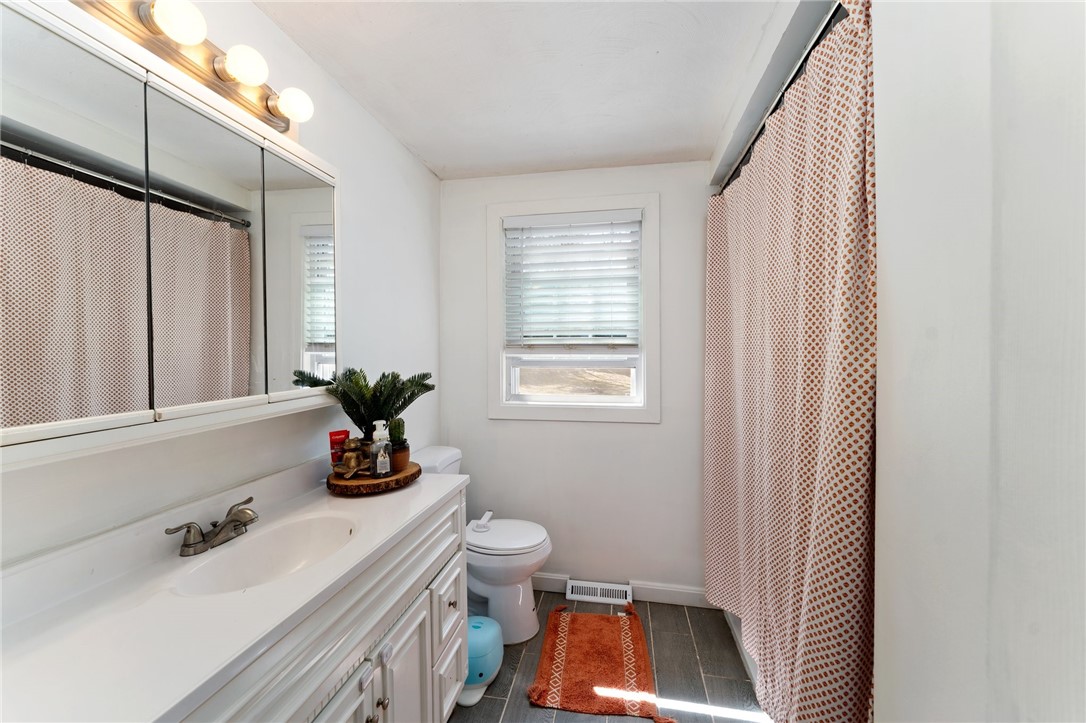 379 Arnold Road Coventry, RI 02816 - Photo 6 of 12
