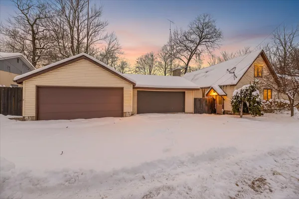 $209,900 | 1375 Woodland Beach, Battle Creek, MI 49014