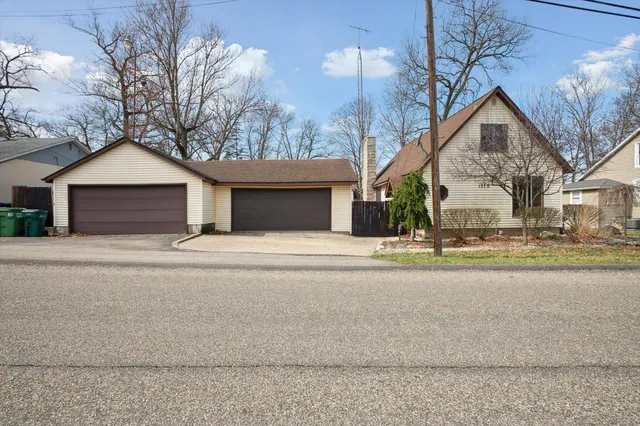 $225,000 | 1375 Woodland Beach, Battle Creek, MI 49014