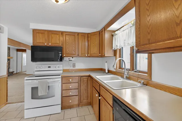 $225,000 | 1375 Woodland Beach, Battle Creek, MI 49014