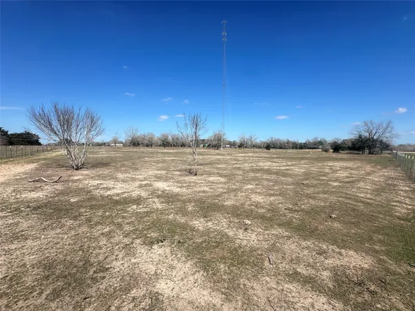 $126,000 | 10 West Frontage Road, Flatonia, TX 78941