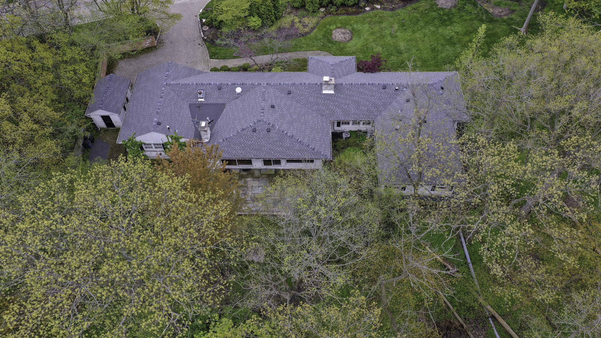 1020 East Westleigh Road Lake Forest, IL 60045 - Photo 28 of 31 an aerial view of a house with a yard