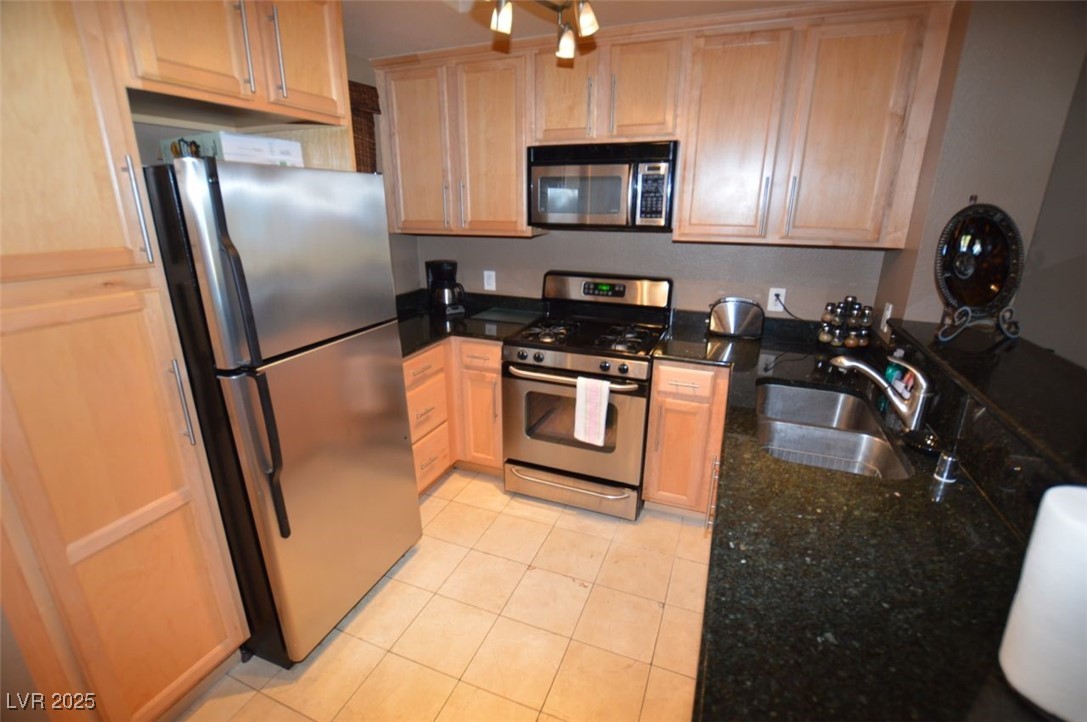 270 East Flamingo Road, Unit 319 Las Vegas, NV 89169 - Photo 6 of 45 Gallery Image 6