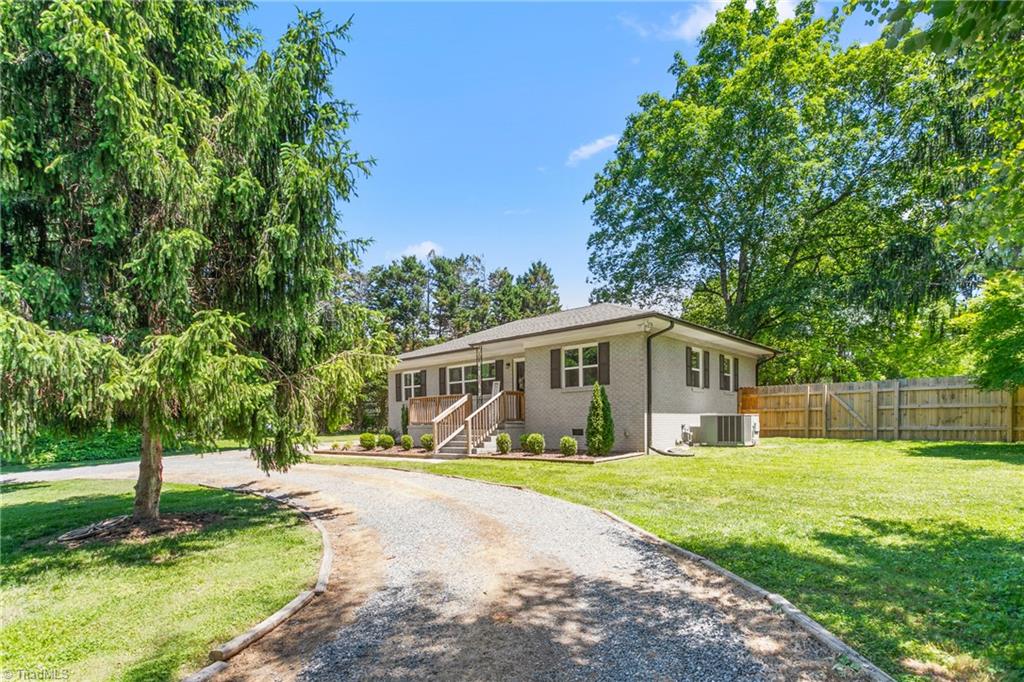 827 Loop Road Burlington, NC 27217 - Photo 4 of 33 Gallery Image 4