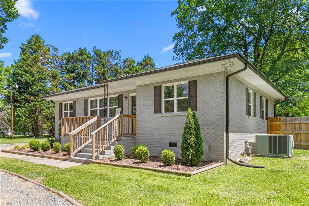 827 Loop Road Burlington, NC 27217 - Photo 5 of 33 Gallery Image 5