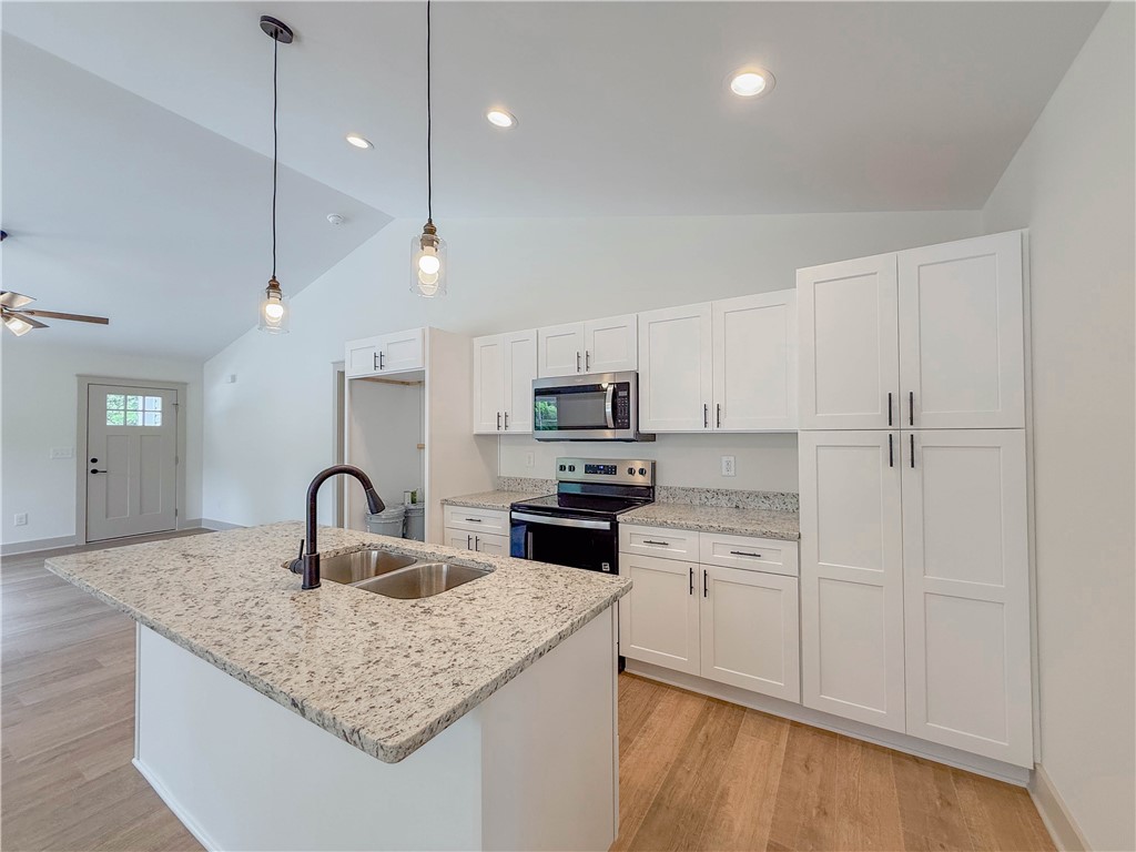 212 North Pine Street Seneca, SC 29678 - Photo 2 of 39