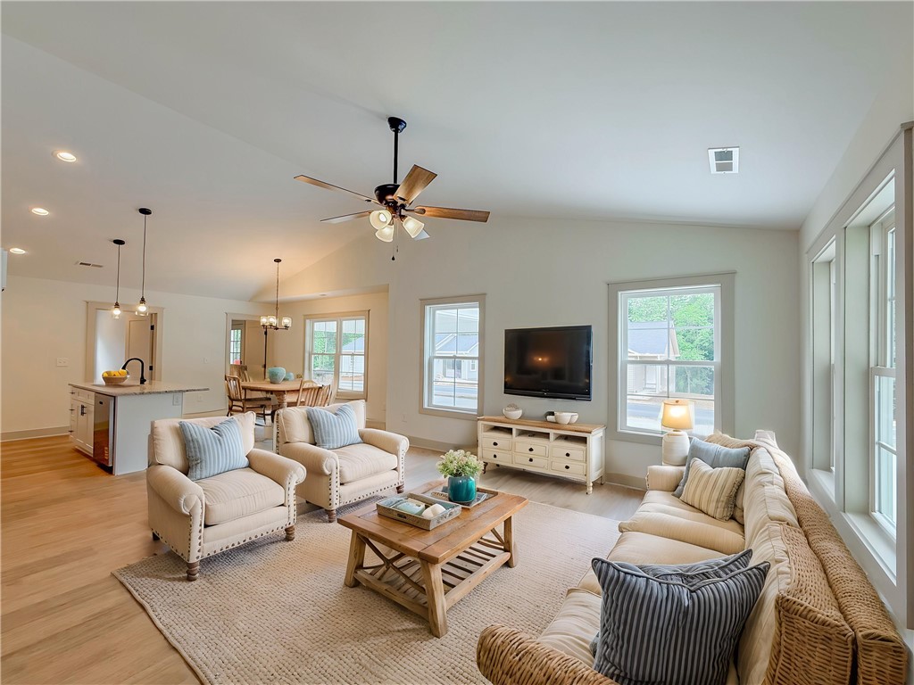 212 North Pine Street Seneca, SC 29678 - Photo 8 of 39