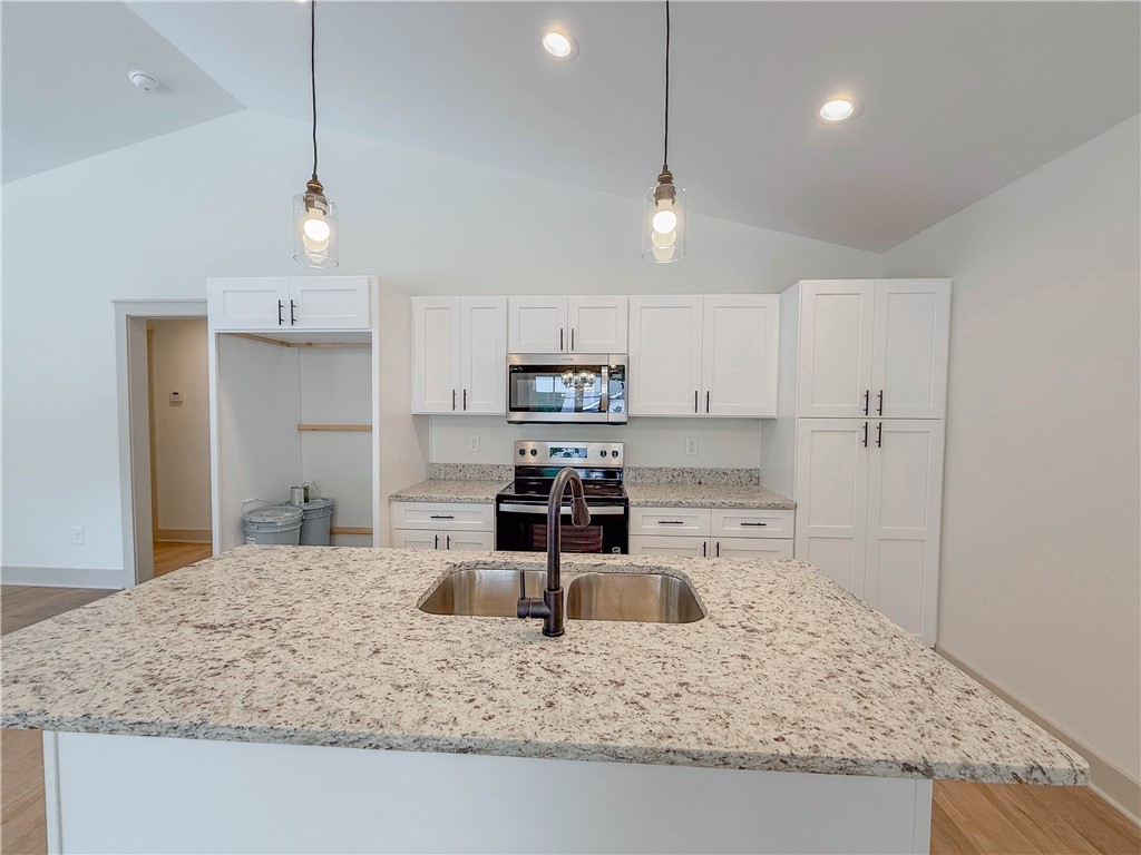212 North Pine Street Seneca, SC 29678 - Photo 10 of 39