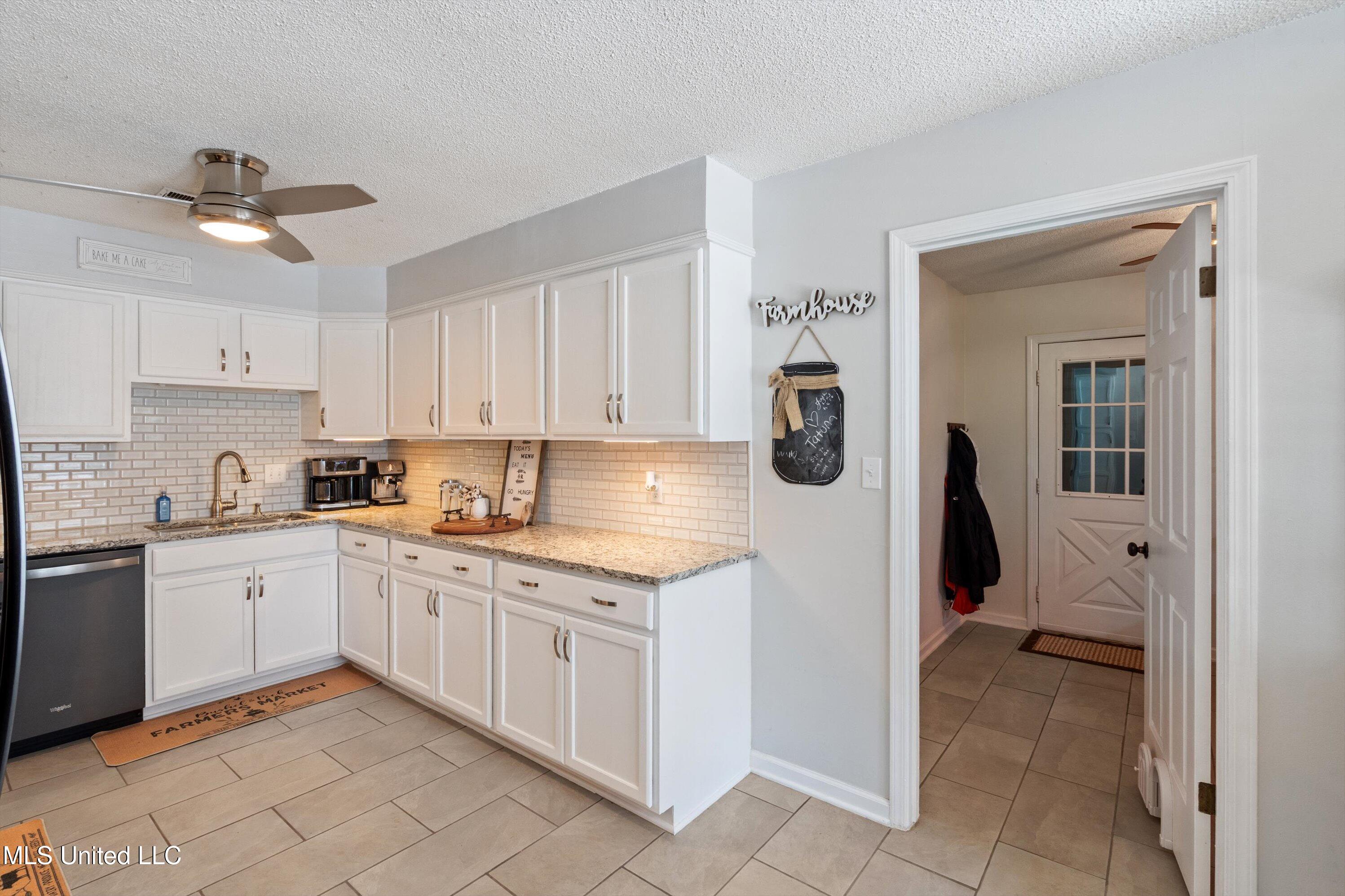 444 Shaker Drive Senatobia, MS 38668 - Photo 10 of 31 12-DSC3416