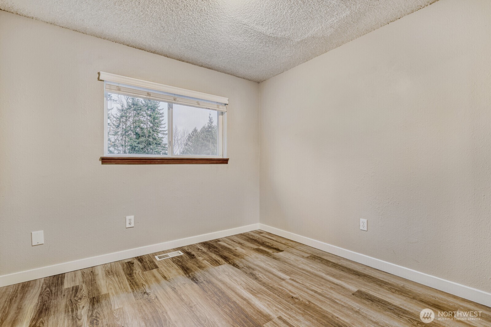501 75th Place Southwest Everett, WA 98203 - Photo 17 of 28