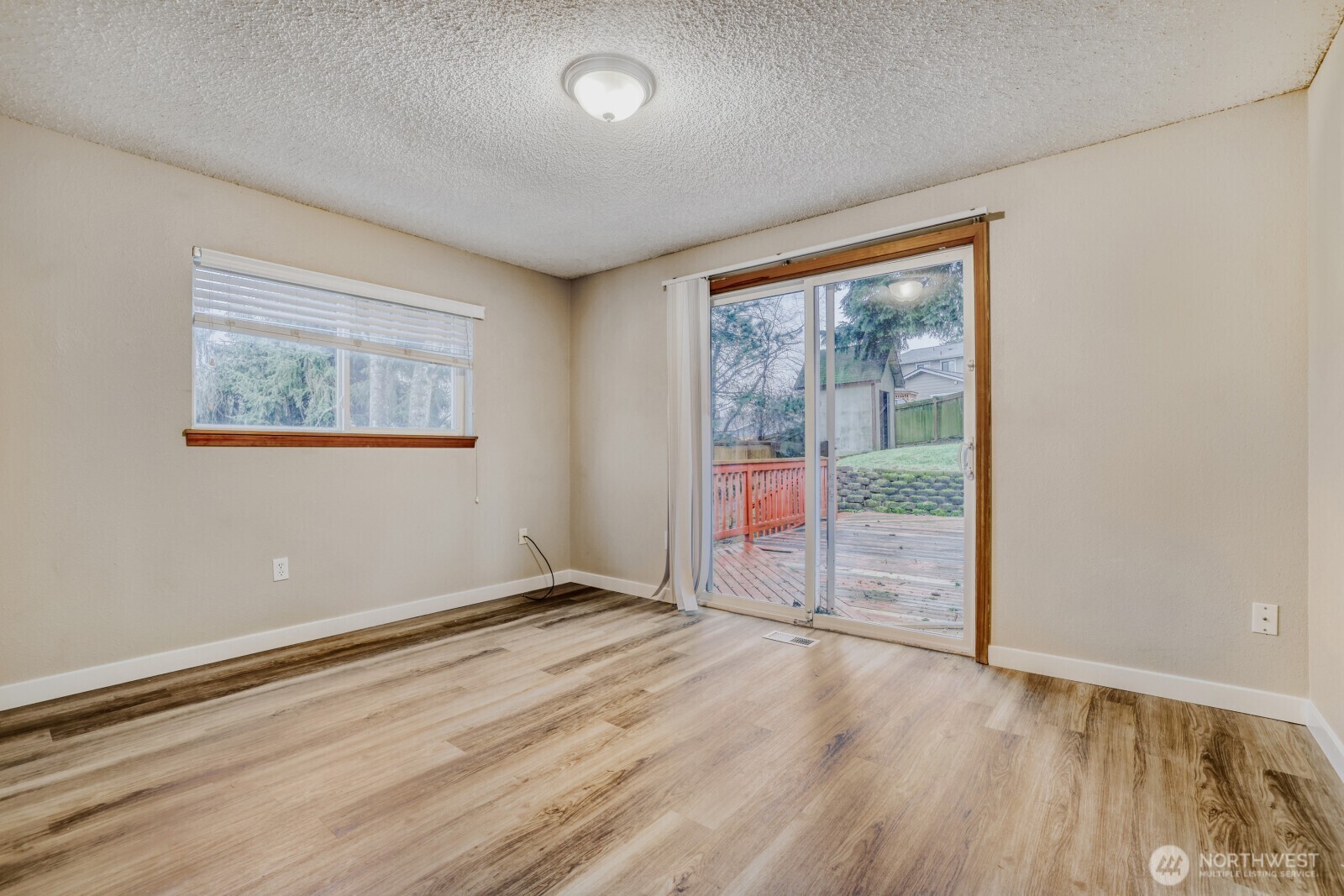 501 75th Place Southwest Everett, WA 98203 - Photo 4 of 28