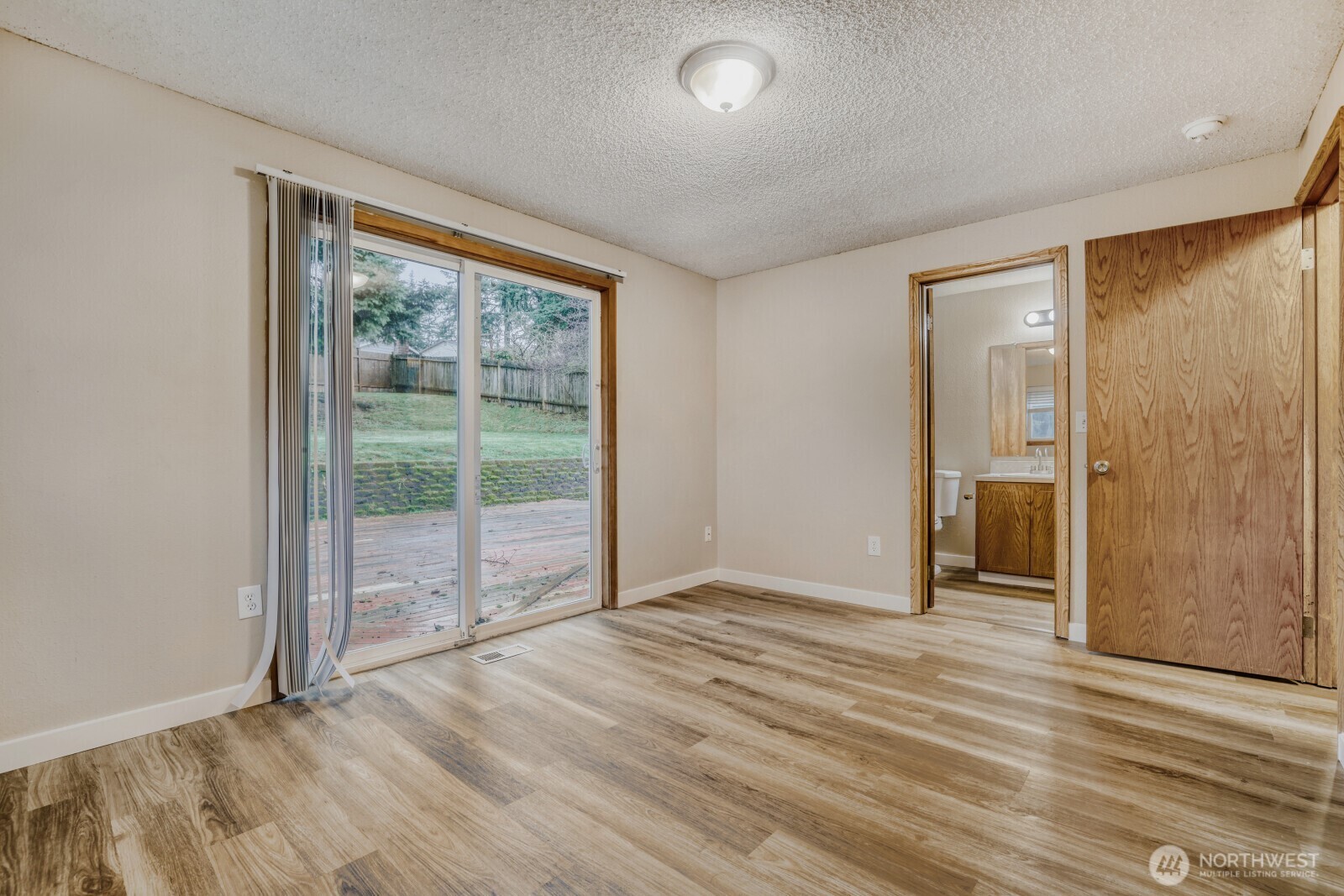 501 75th Place Southwest Everett, WA 98203 - Photo 5 of 28