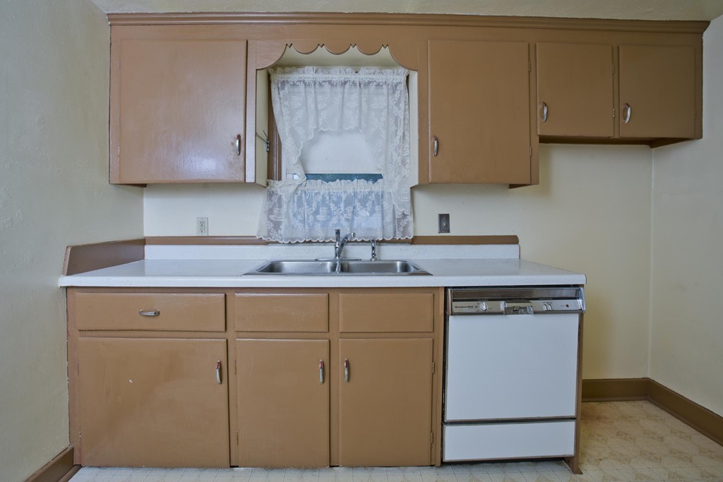 69 Audubon Street Springfield, MA 01108 - Photo 3 of 14