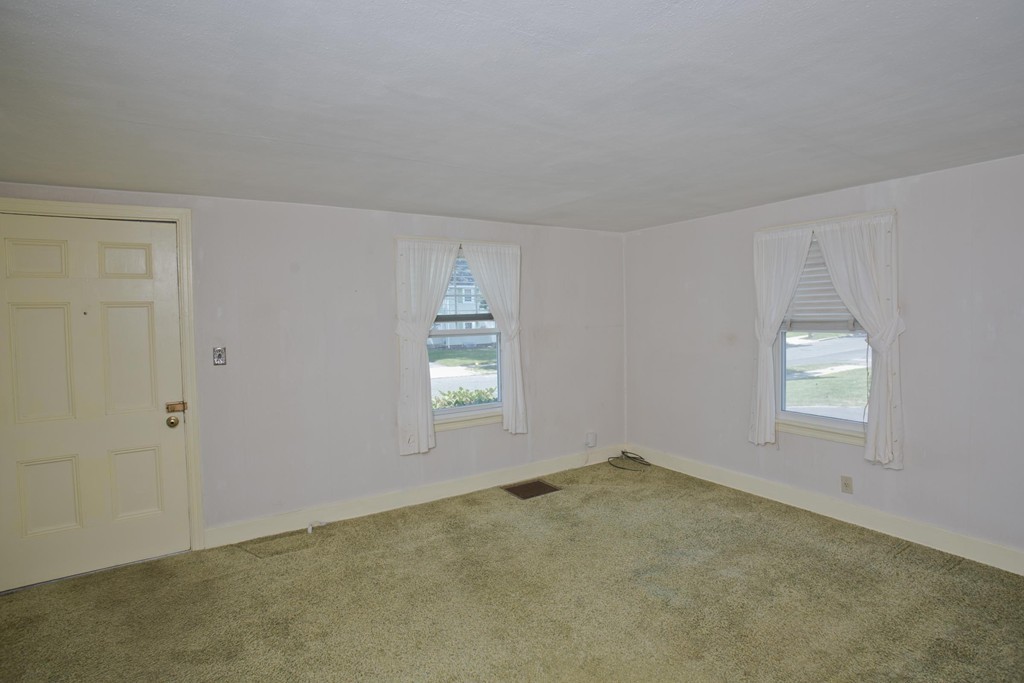 69 Audubon Street Springfield, MA 01108 - Photo 7 of 14