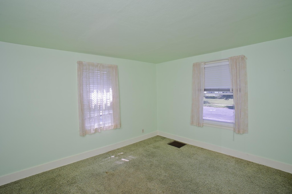 69 Audubon Street Springfield, MA 01108 - Photo 8 of 14