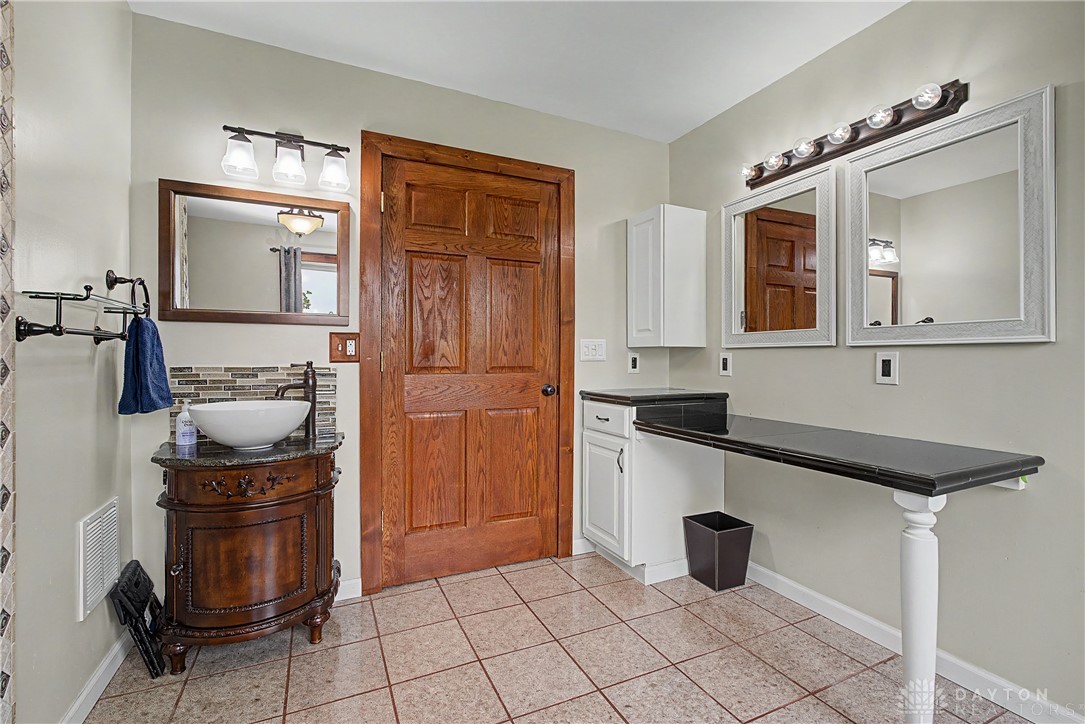 3787 Miller Road Springfield, OH 45502 - Photo 51 of 100